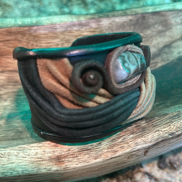 Bracelet, Elegant Multicolor Fabric/ Leather with stone Bracelet, ECU - Picture 7 of 7